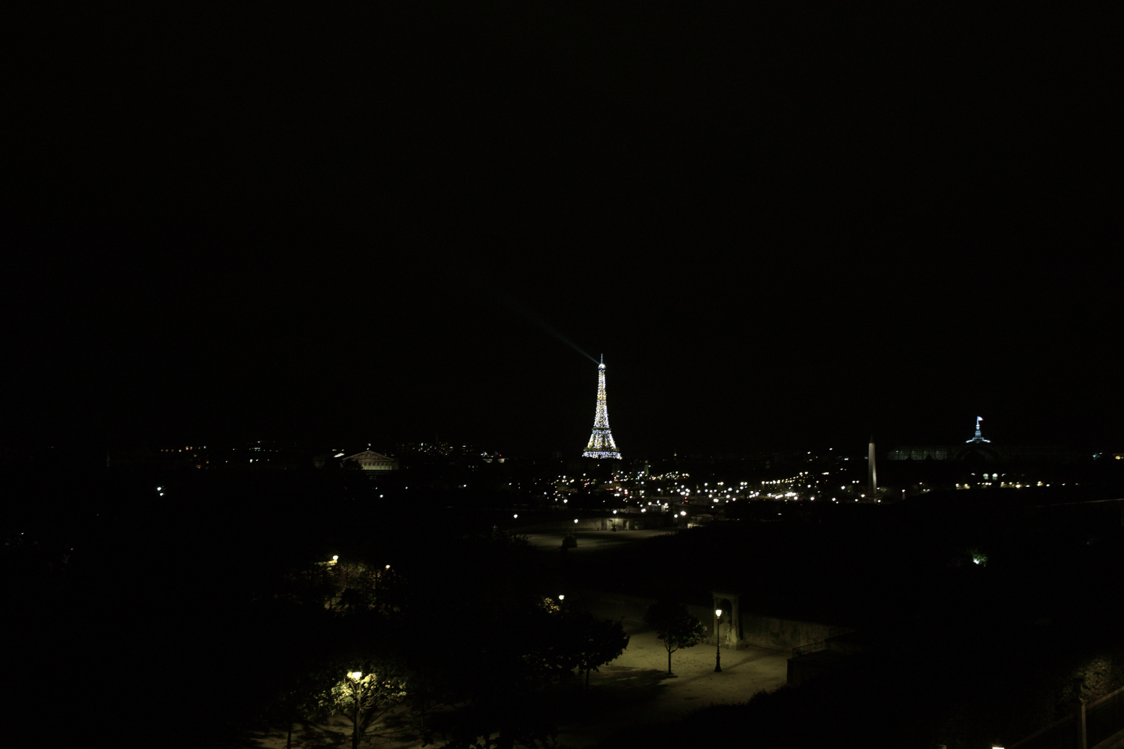 /uploads/news/1773439332_royalty-free-stock-photo-night-eiffel-tower-lights.jpg